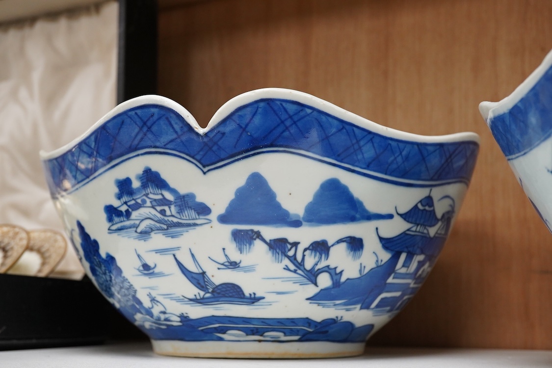 A pair of early 19th century Chinese blue and white bowls, 26cm in diameter